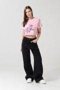 Camiseta crop top rosada tie dye oversize de Minnie y Daisy
