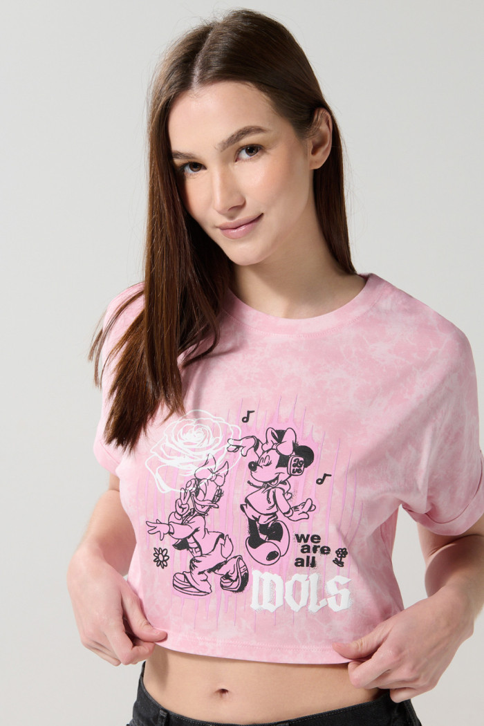 Camiseta crop top rosada tie dye oversize de Minnie y Daisy