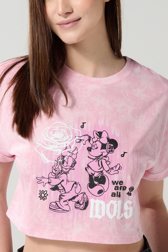 Camiseta crop top rosada tie dye oversize de Minnie y Daisy