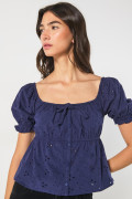 Blusa unicolor manga aglobada corta con recogido en cintura