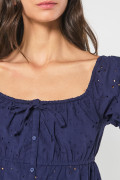 Blusa unicolor manga aglobada corta con recogido en cintura