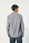 Camisa unicolora rayas con cuello nerú y manga larga