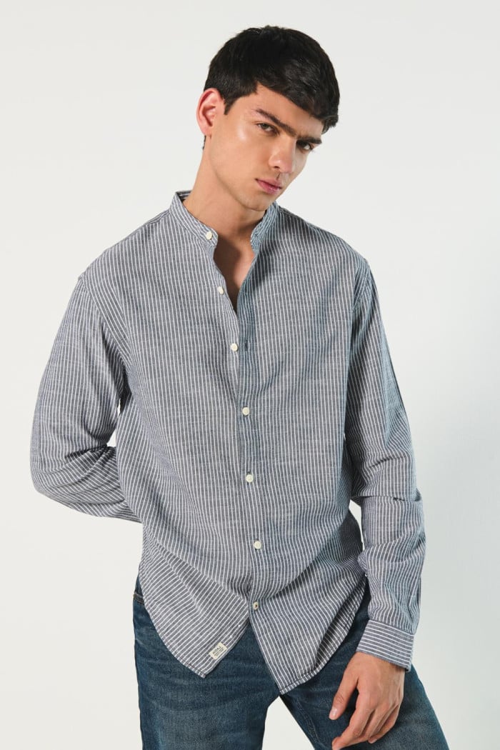 Camisa unicolora rayas con cuello nerú y manga larga