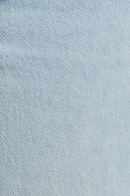 Jean boyfriend tiro alto azul claro con desgastes y bota recta