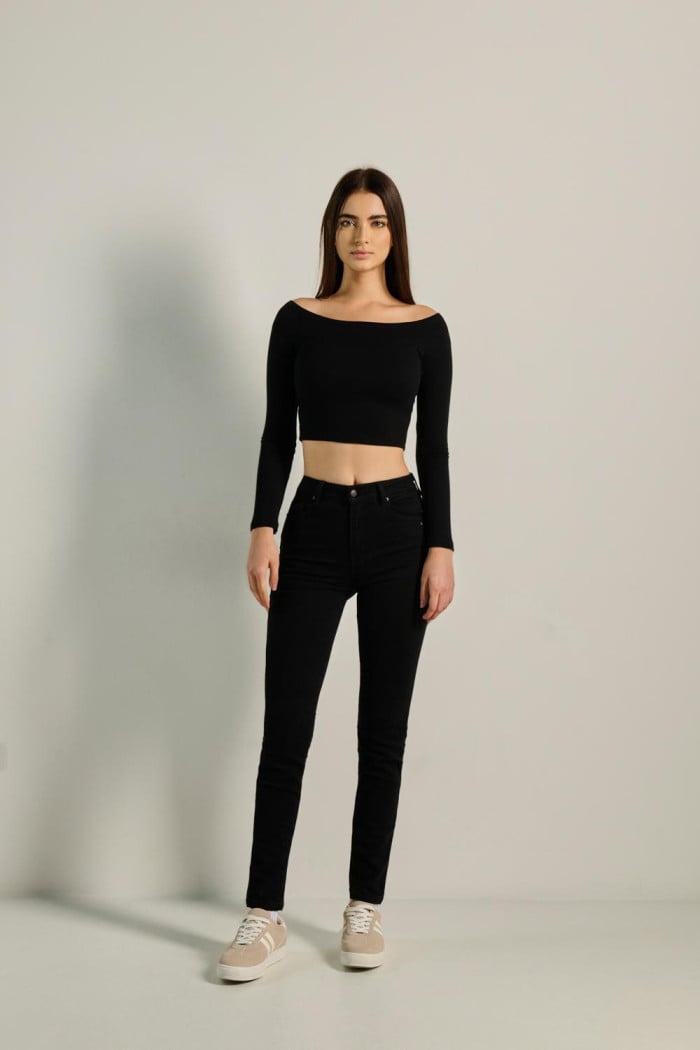 Jean jegging ajustado negro con tiro súper alto y bolsillos