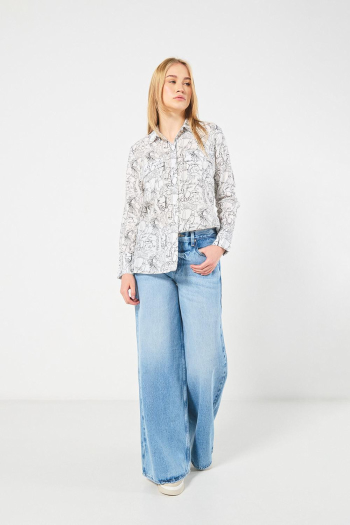 Blusa manga larga estampada unicolor con doble bolsillo