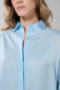 Blusa oversize unicolor con botones y manga larga