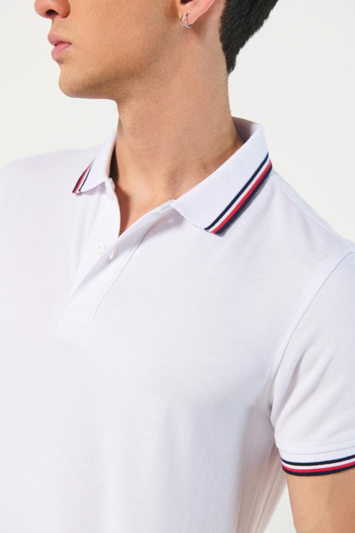 Camiseta unicolor polo con tejido en puños y cuello
