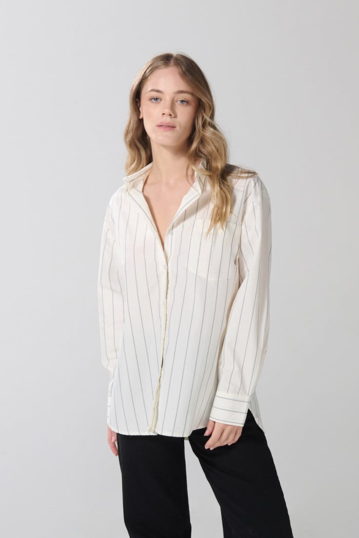 Blusa manga larga a rayas unicolor oversize con bolsillo