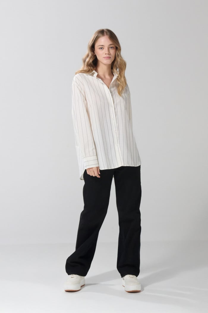 Blusa manga larga a rayas unicolor oversize con bolsillo