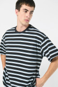 Camiseta unicolor a rayas oversize con cuello redondo