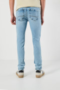 Jean tiro bajo skinny azul claro ceñido con desgastes