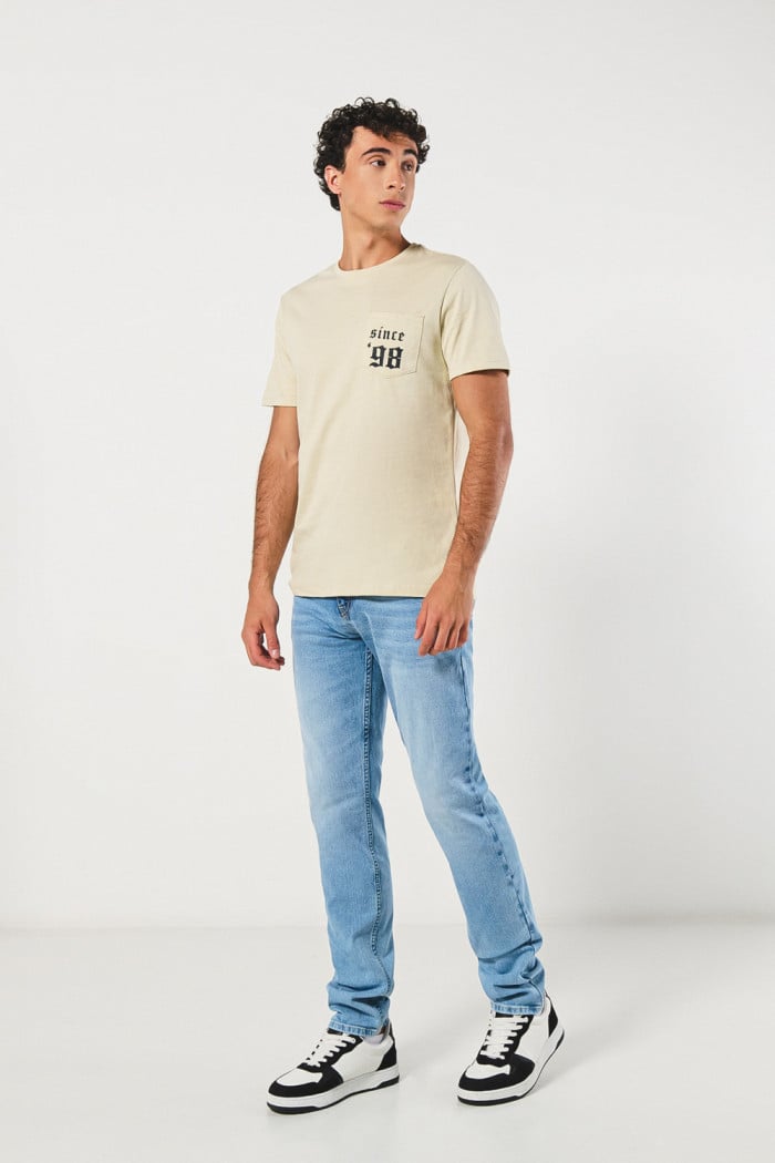 Jean slim tiro bajo azul claro ajustado con desgastes