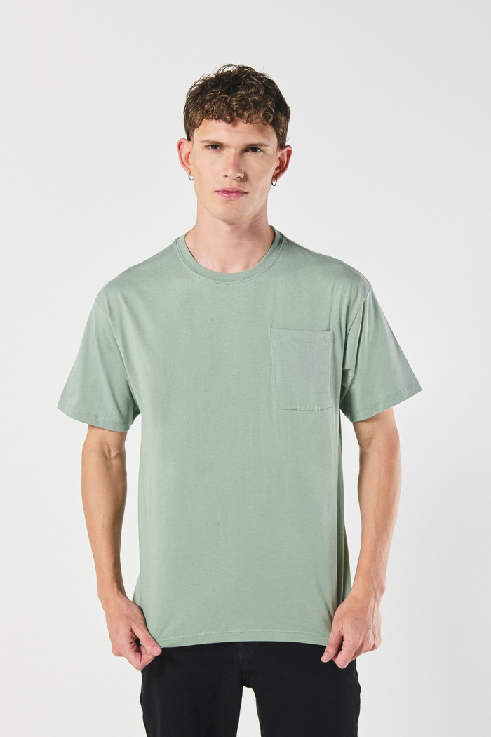 Camiseta manga corta unicolor con bolsillo cuadrado
