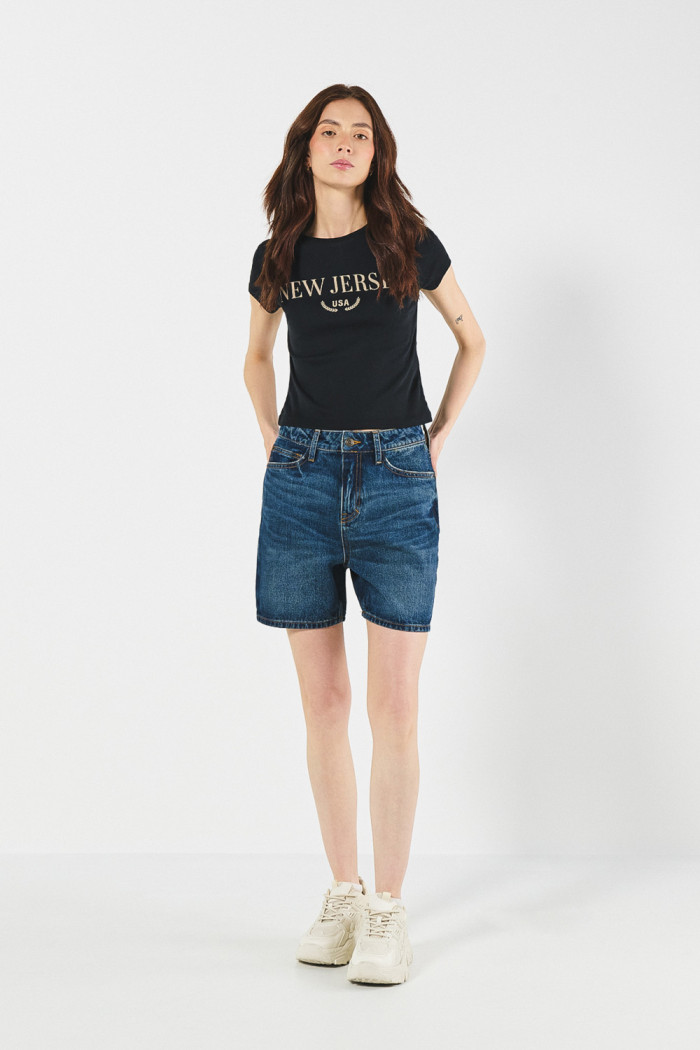 Short súper tiro alto azul oscuro en jean con bolsillos
