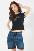 Short súper tiro alto azul oscuro en jean con bolsillos