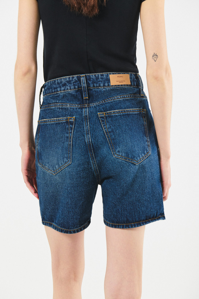 Short súper tiro alto azul oscuro en jean con bolsillos