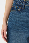Short súper tiro alto azul oscuro en jean con bolsillos