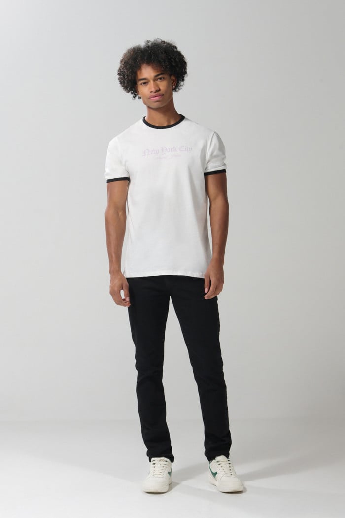 Camiseta college con contrastes y manga corta crema