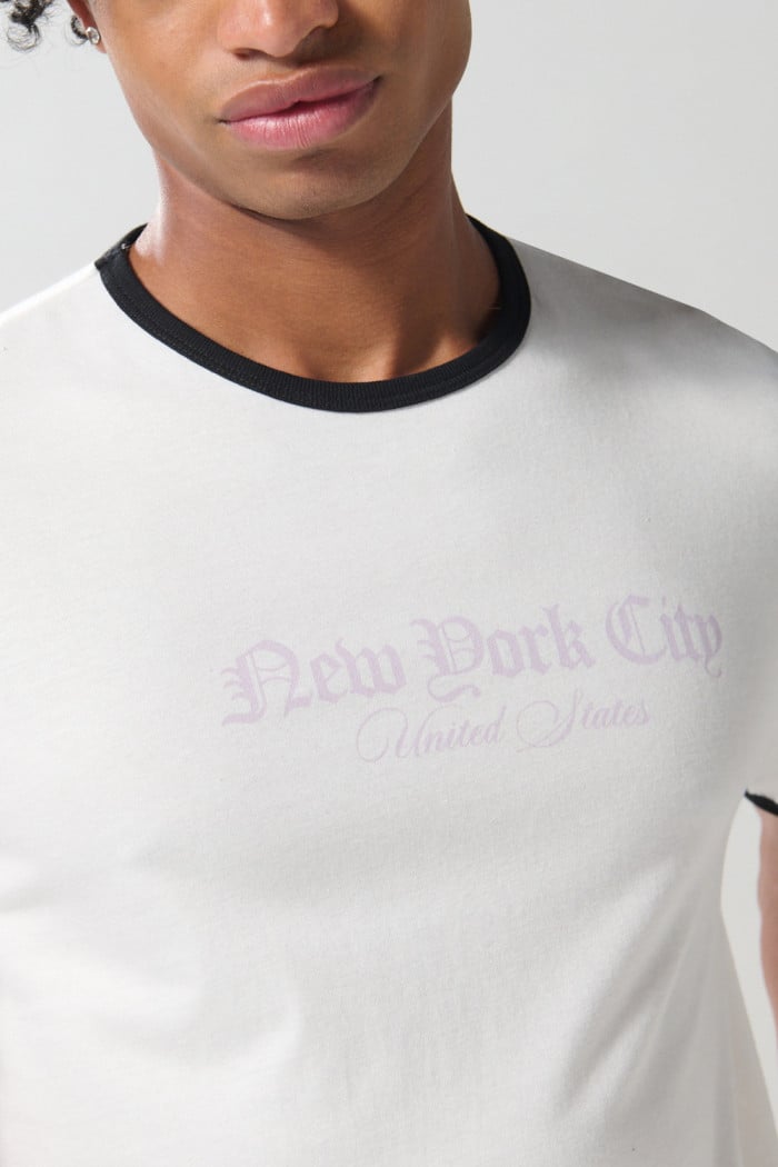 Camiseta college con contrastes y manga corta crema