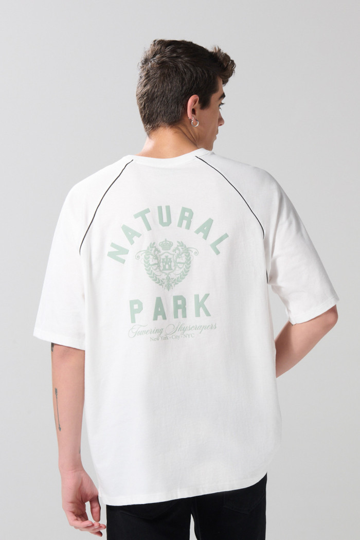 Camiseta college manga ranglan crema oversize