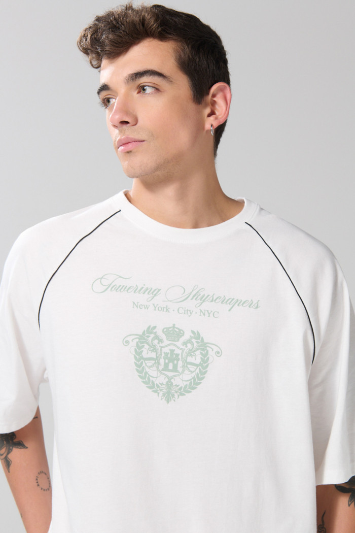 Camiseta college manga ranglan crema oversize