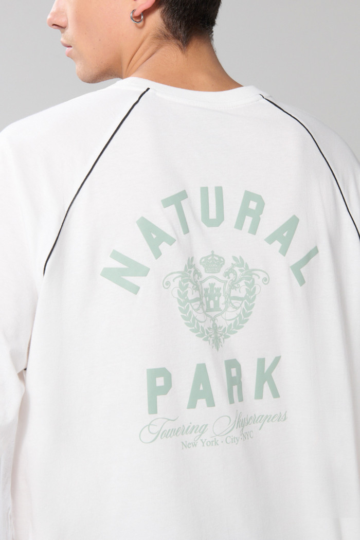 Camiseta college manga ranglan crema oversize