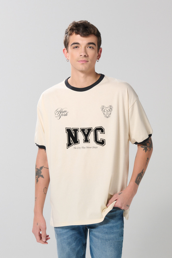Camiseta oversize kaki manga corta con arte college