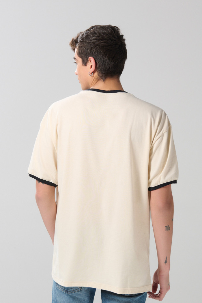 Camiseta oversize kaki manga corta con arte college