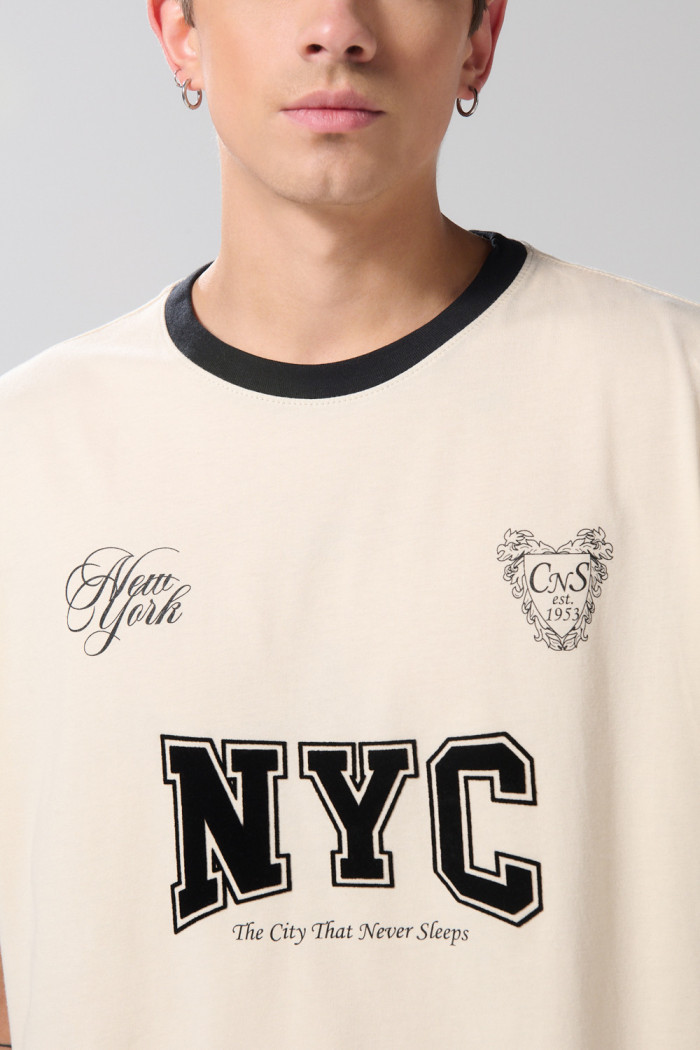 Camiseta oversize kaki manga corta con arte college
