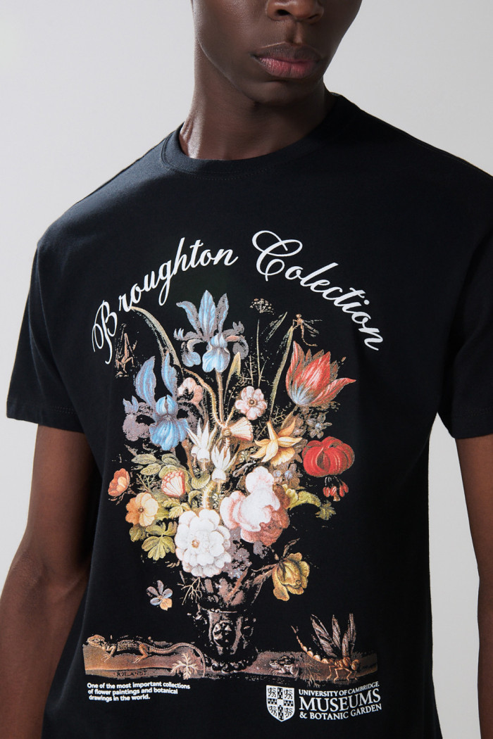 Camiseta artística de Cambridge negra manga corta 
