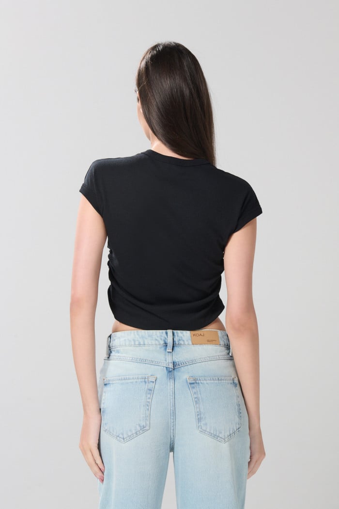 Camiseta unicolor manga corta con texturas acanaladas