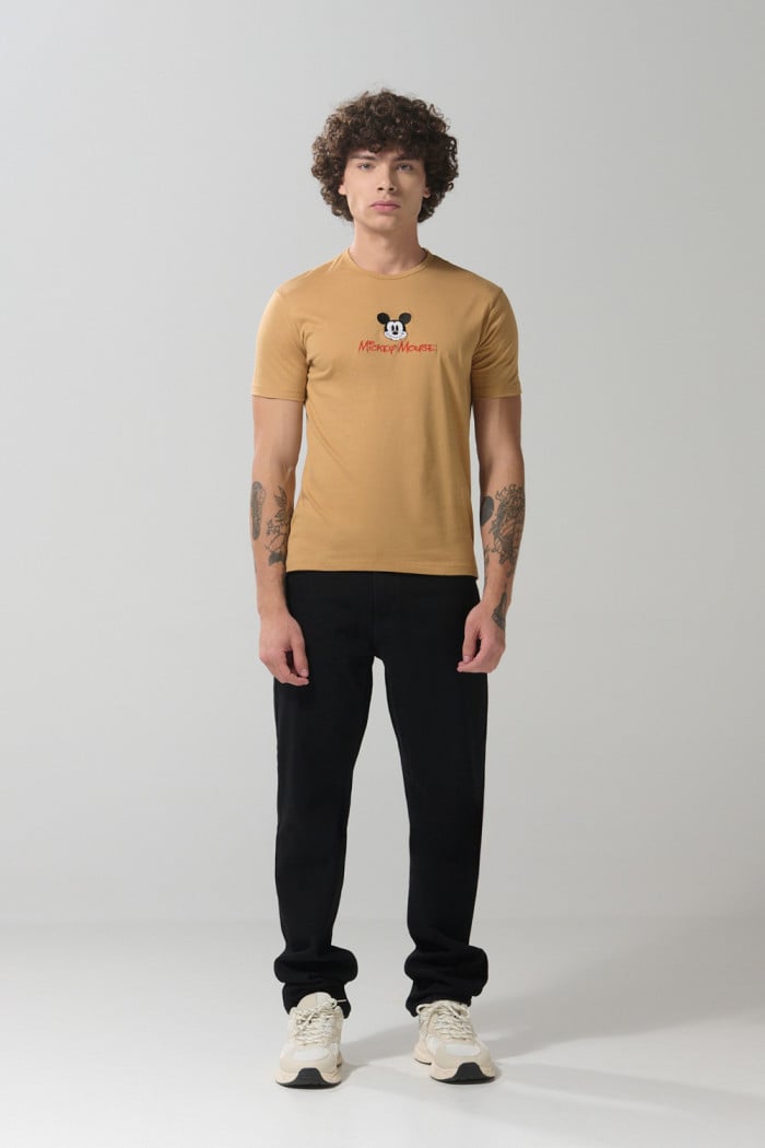 Camiseta manga corta unicolor con arte de Mickey