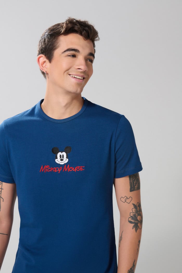 Camiseta manga corta unicolor con arte de Mickey