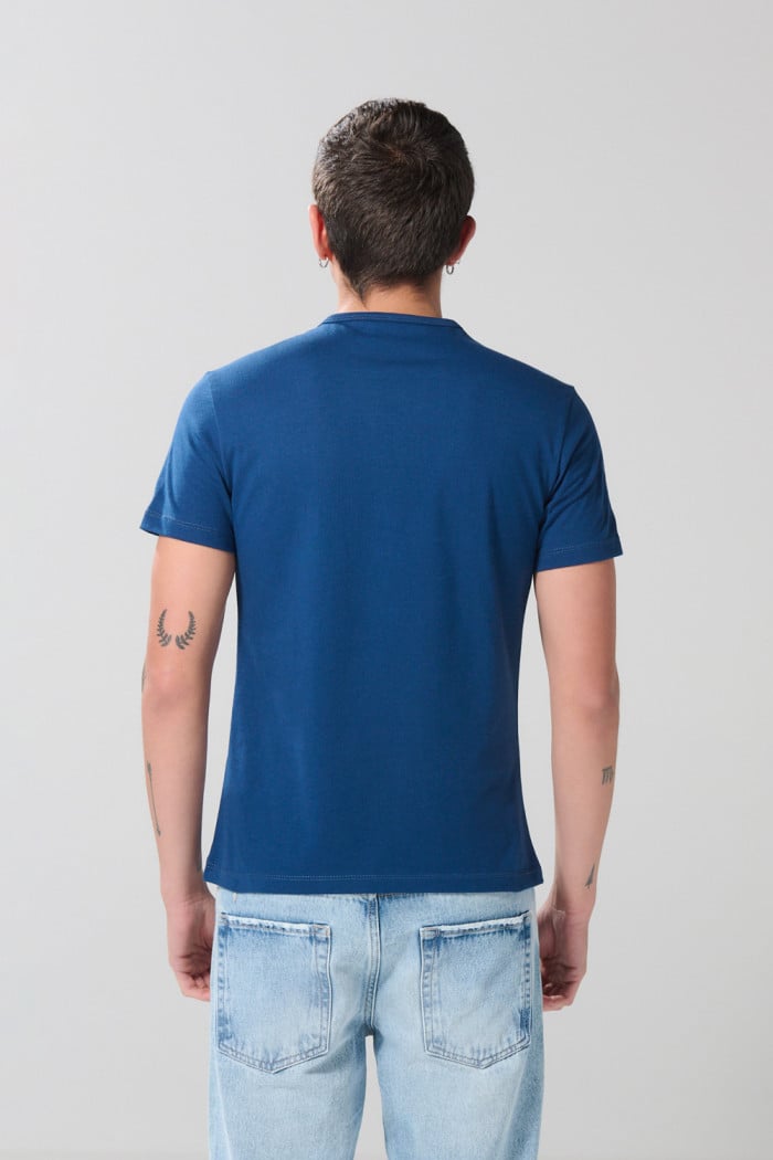 Camiseta manga corta unicolor con arte de Mickey