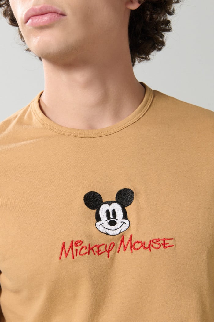 Camiseta manga corta unicolor con arte de Mickey