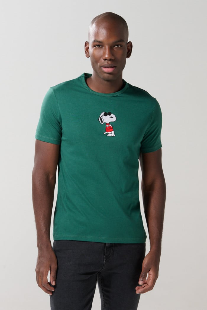 Camiseta unicolor cuello redondo con diseño de Snoopy