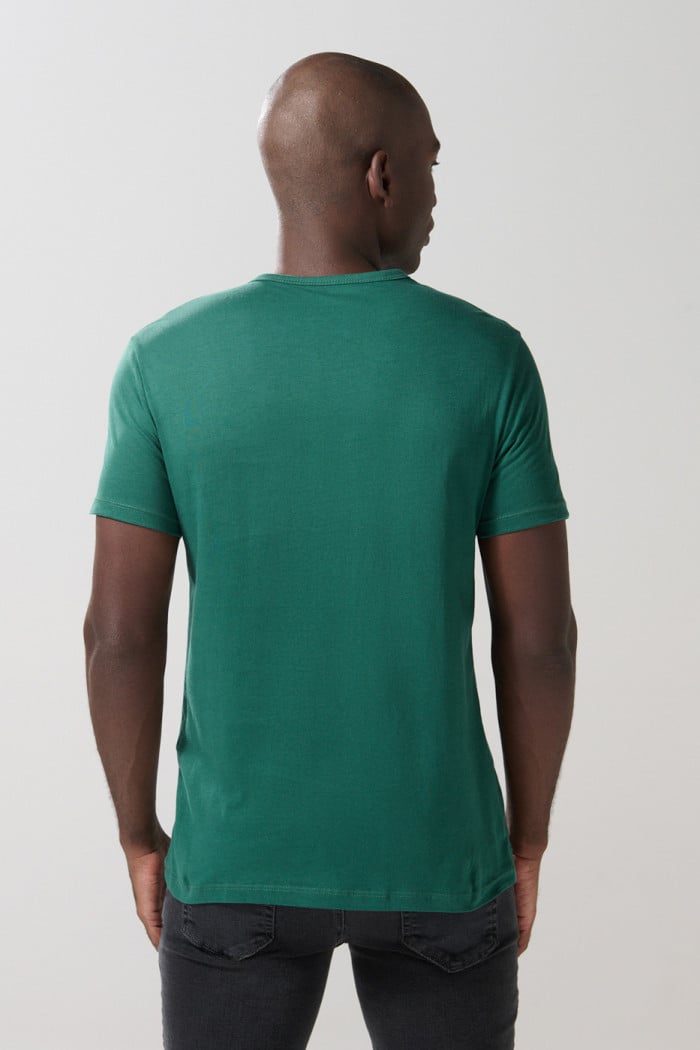 Camiseta unicolor cuello redondo con diseño de Snoopy