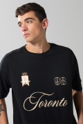 Camiseta oversize cuello redondo negra con arte college