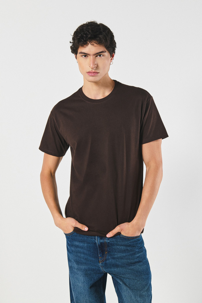 Camiseta cuello redondo unicolor holgada en algodón