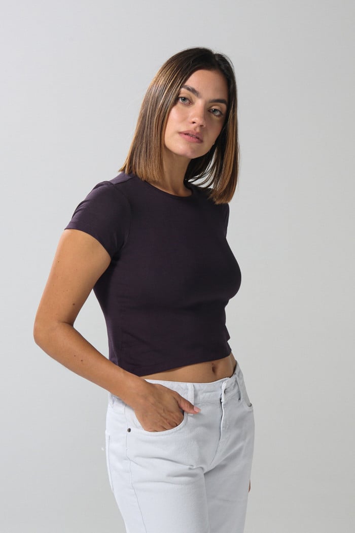 Camiseta cuello redondo morada con manga corta