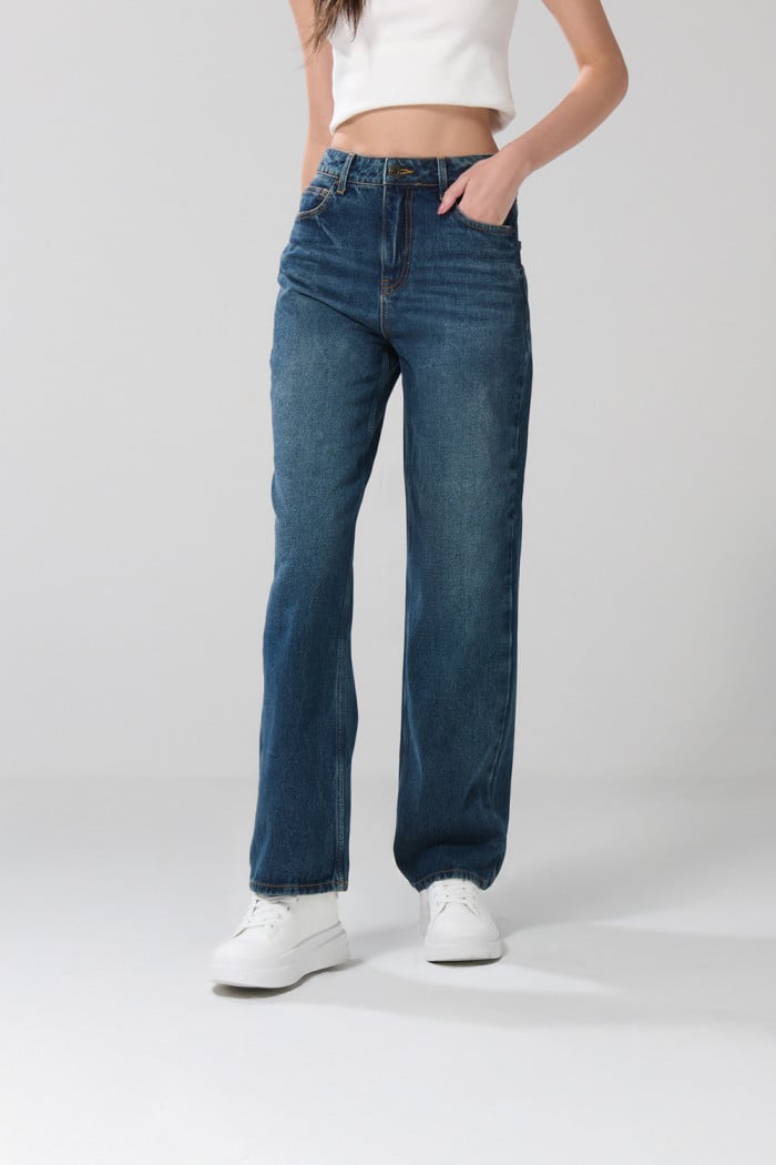 Jean bota recta 90´S azul oscuro con bolsillos y tiro alto