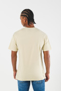 Camiseta kaki con cuello redondo y diseño de Cambridge