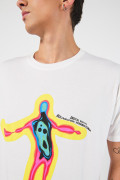 Camiseta unicolor cuello redondo con diseño futurista
