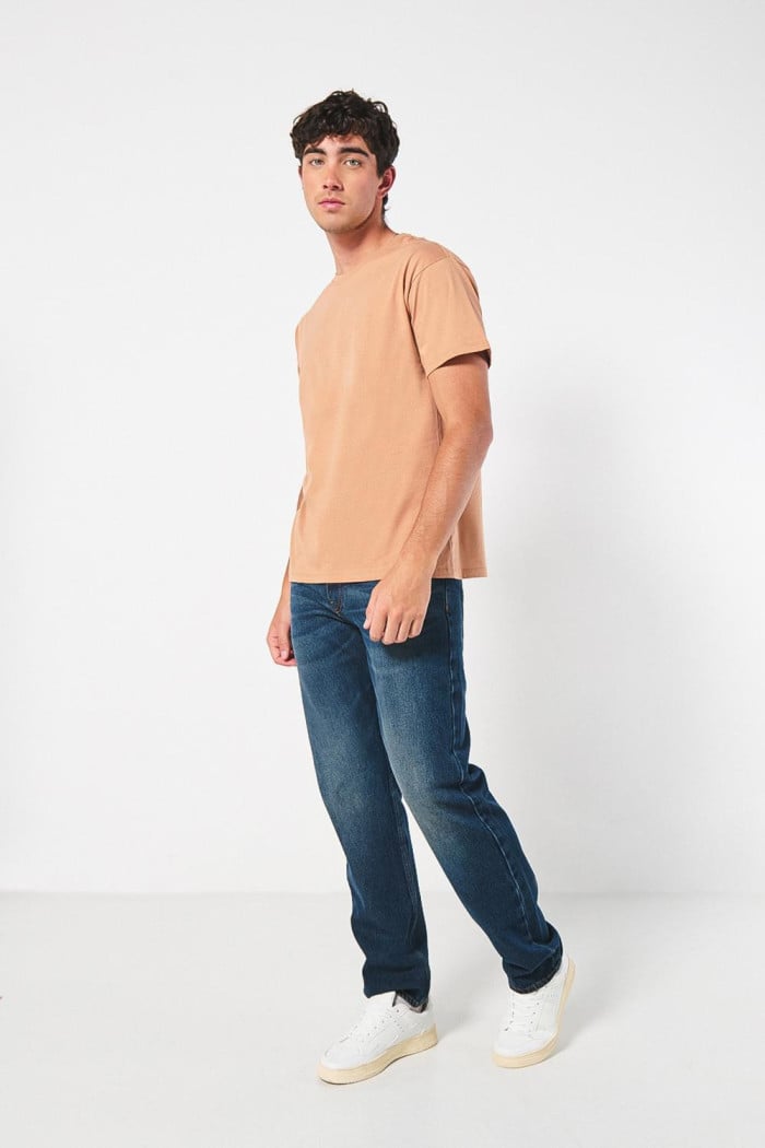 Camiseta manga corta unicolor con arte de futuro en espalda