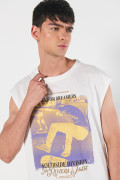 Camiseta oversize crema manga sisa con diseños urbanos
