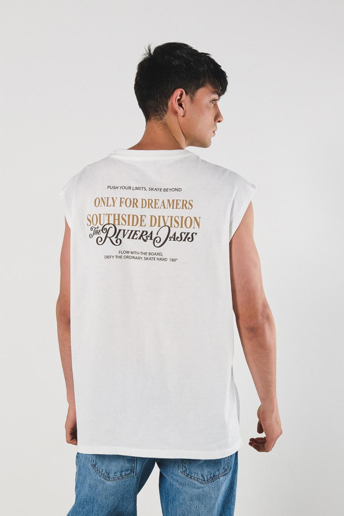 Camiseta oversize crema manga sisa con diseños urbanos