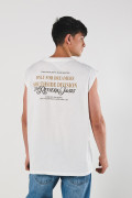 Camiseta oversize crema manga sisa con diseños urbanos