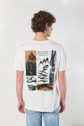 Camiseta cuello redondo unicolor con diseños de paisajes