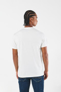 Camiseta unicolor con bolsillo, manga corta y diseño college